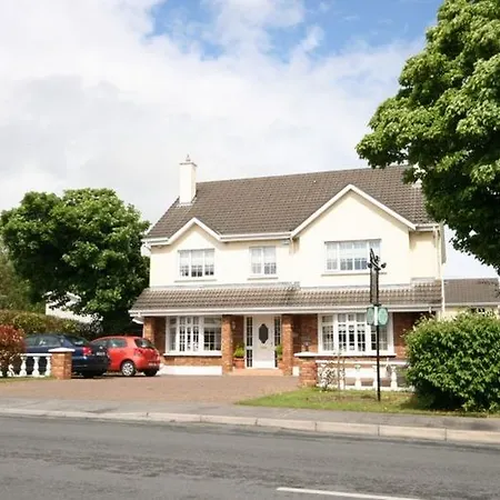 Maple House 3*
