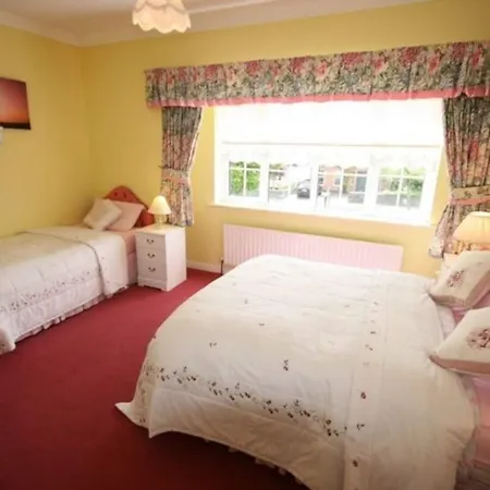 Maple House Bed & Breakfast 3*